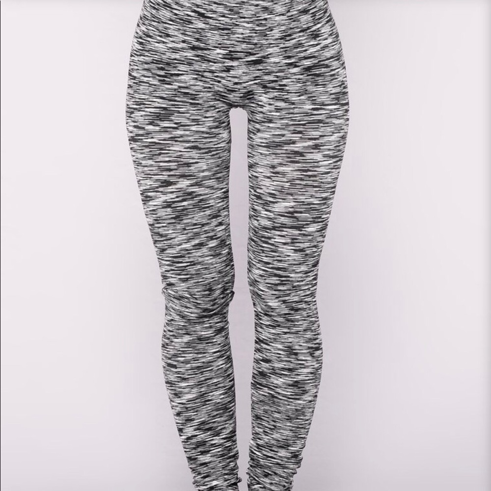 New Fashion Nova mid rise seamless leggings S L/XL